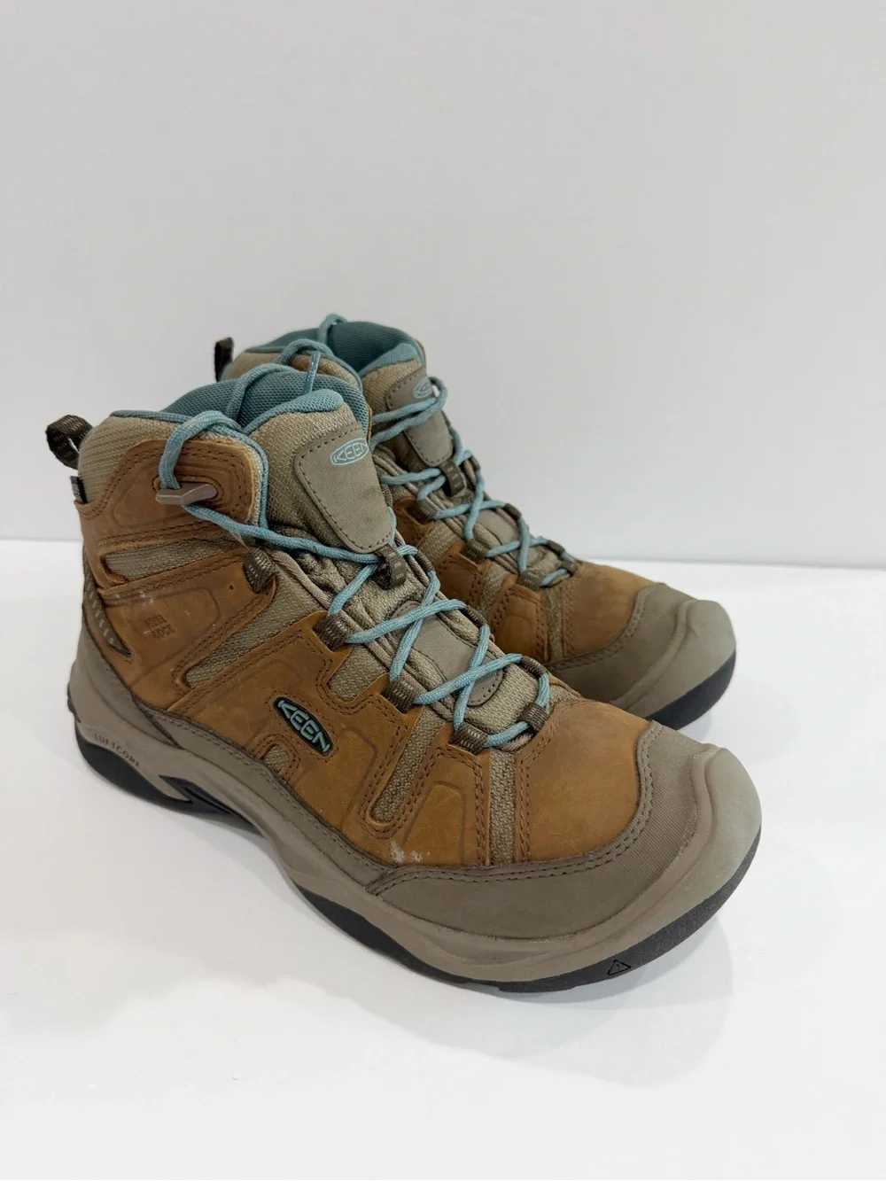 KEEN women's Circadia Mid Waterproof hiking boots